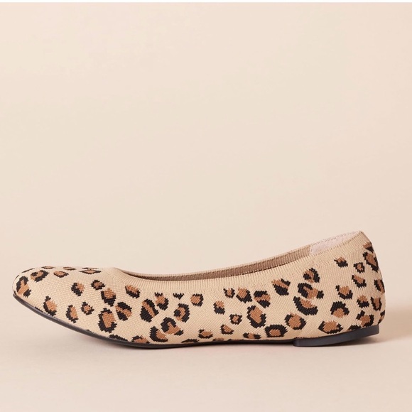 Amazon Essentials Women's Leopard Pattern Flats - Picture 6 of 8